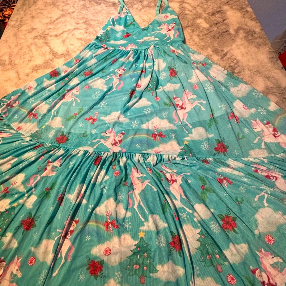 holiday magic midaxi dress 🎄